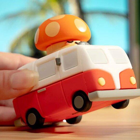 Smoko Camper Kai Vinyl Toy - Picture 2 of 9